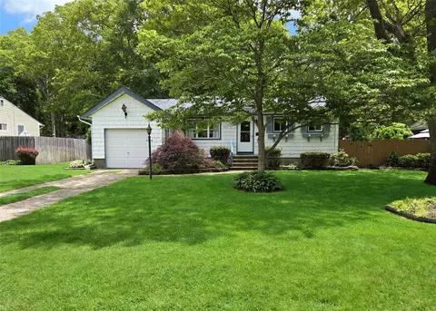 54 Indian Head Dr, Sayville, NY 11782