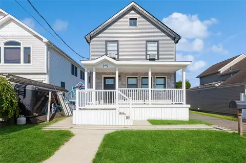 715 Farmers Ave, Bellmore, NY 11710