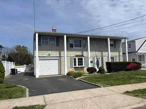 2333 Beech St, Wantagh, NY 11793