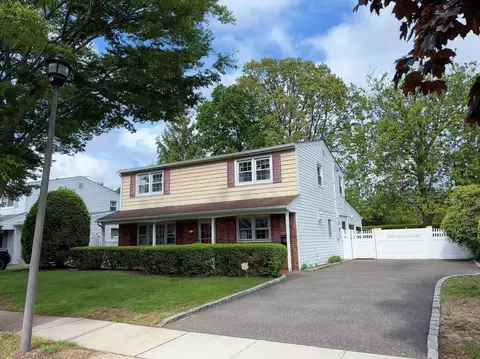 2090 Post St, East Meadow, NY 11554