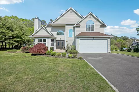 20 Mercer St, Port Jefferson Station, NY 11776