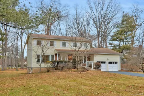 2 Rone Ct, Clarkstown, NY 10956