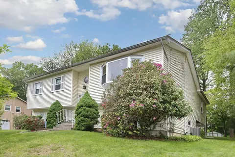 29 Park Ter, Clarkstown, NY 10989