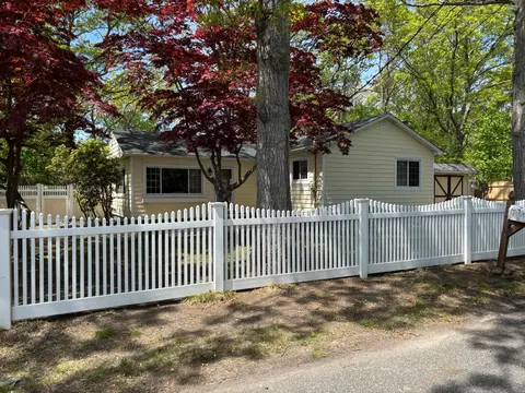 212 Longfellow Dr, Mastic Beach, NY 11951