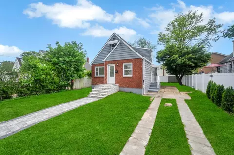20 Fairfax St, Valley Stream, NY 11580