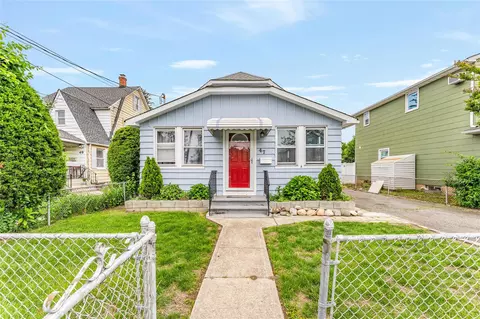 47 Harding Ave, Hicksville, NY 11801