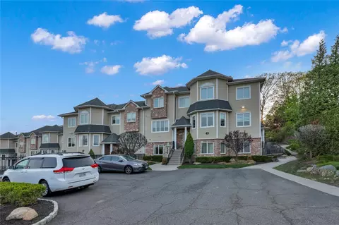 45 Bluefield Dr #102, Ramapo, NY 10977