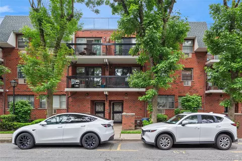 71-28 Sutton Pl #3, Fresh Meadows, NY 11365