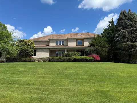1 Deforest Ct, Clarkstown, NY 10994