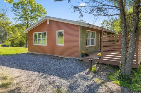 2 Mountain View Pl N, New Paltz, NY 12561