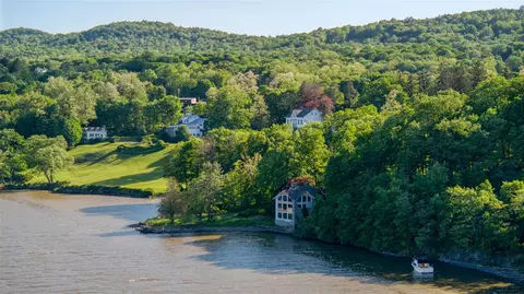 70 Floyd Ackert Rd, Esopus, NY 12429