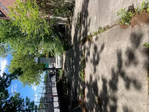 39 Th St, New York, NY 11104