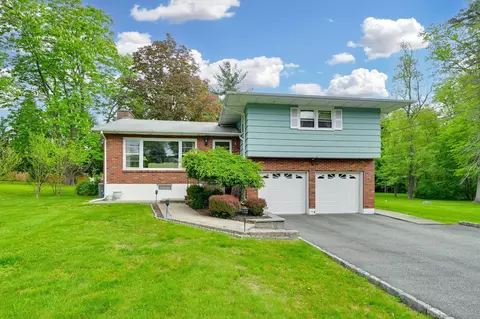 24 Westview Ave, Clarkstown, NY 10920