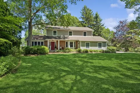 5 Great Neck Ct, Huntington, NY 11743