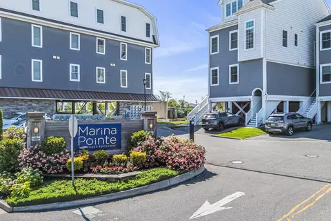 225 Marina Pointe Dr #225, Oceanside, NY 11572