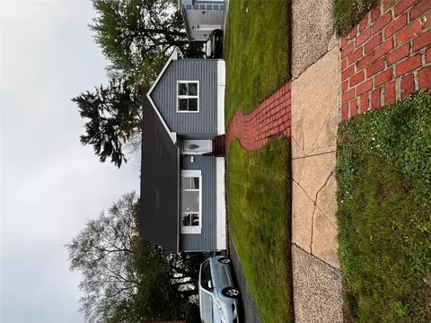 97 Hungry Harbor Rd, Valley Stream, NY 11581