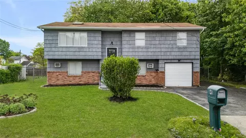 40 S 29th St, Wyandanch, NY 11798