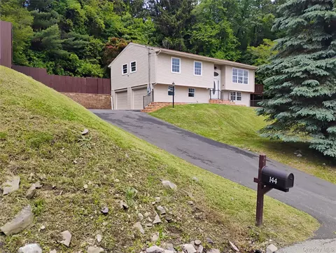 144 Reservoir Rd, Marlboro, NY 12542