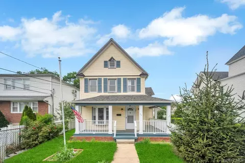 45 Jefferson Ave, Lynbrook, NY 11563
