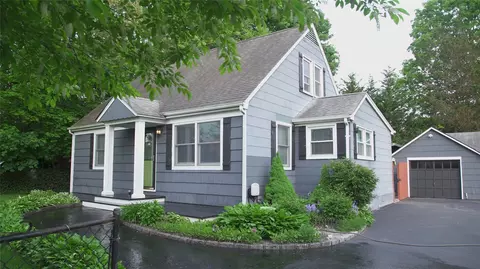 113 E 12th St, Huntington Station, NY 11746