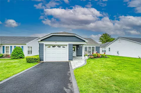 561 Stratford Ln #561, Ridge, NY 11961