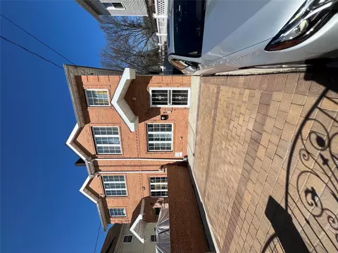 13814 Brookville Blvd, Rosedale, NY 11422