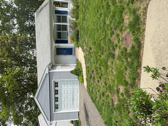 190 Canterbury Dr, Ridge, NY 11961 | MLS# 863784 | 21 Photos - Movoto