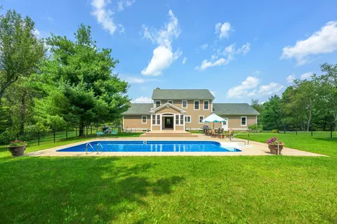 33 Wildflower Rd, Kinderhook, NY 12106