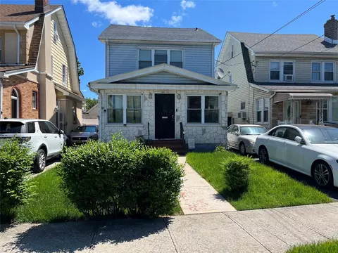 109-15 210 St, New York, NY 11429