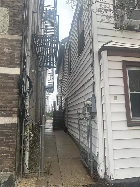 21 Drake Ave, New Rochelle, NY 10805