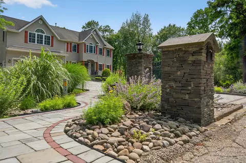 7 Stonewall Ct, Warwick, NY 10990