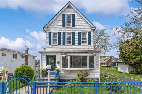 11 Hope Pl, Freeport, NY 11520