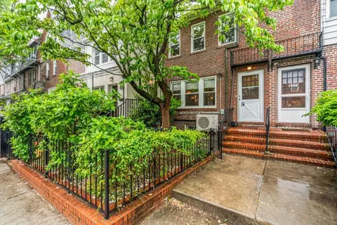 3430 71st St, New York, NY 11372