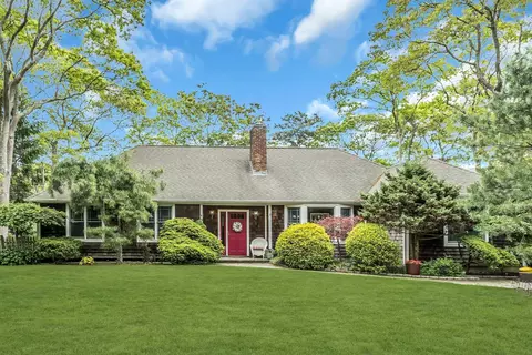 13 Delacey Ave, East Quogue, NY 11942