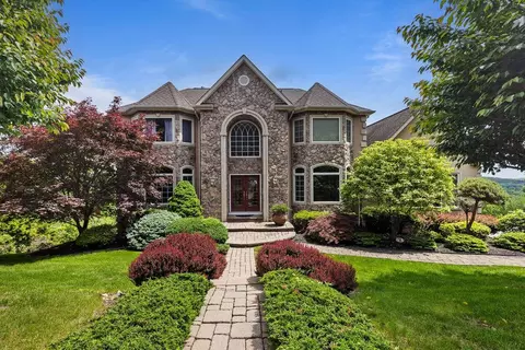 115 Overlook Rd, Pomona, NY 10970