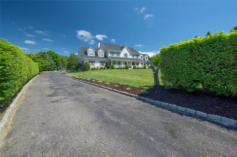 10 Emily Ln, Mahopac, NY 10541
