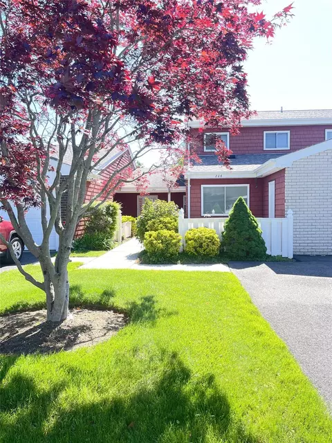 206 Flair Ct E, Saint James, NY 11780