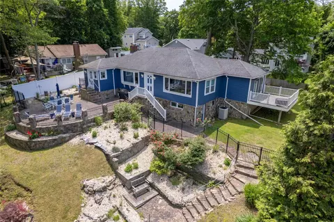 86 Hilltop Dr, Sound Beach, NY 11789