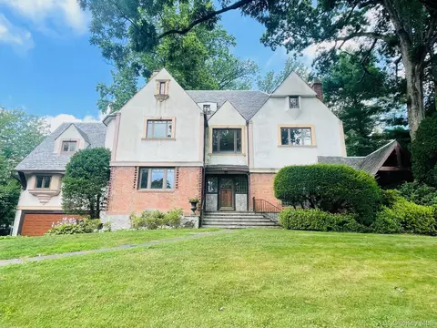 240 Beechmont Dr, New Rochelle, NY 10804