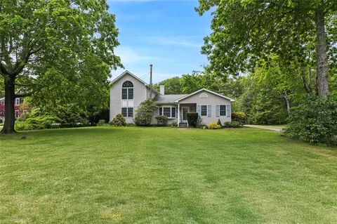 6645 Peconic Bay Blvd, Laurel, NY 11948