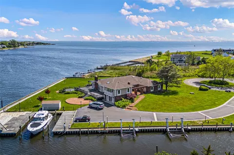 15 Post Ln, Bay Shore, NY 11706