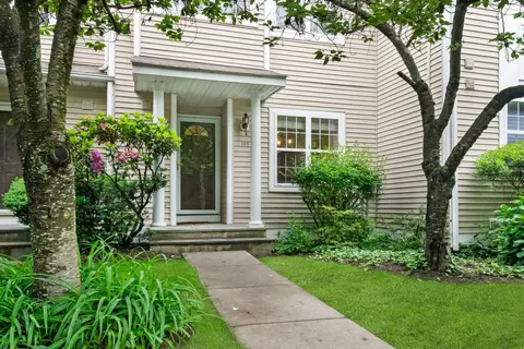 107 Glenwood Dr, Briarcliff Manor, NY 10510