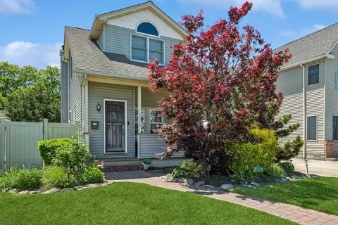 2660 Rosebud Ave, Merrick, NY 11566