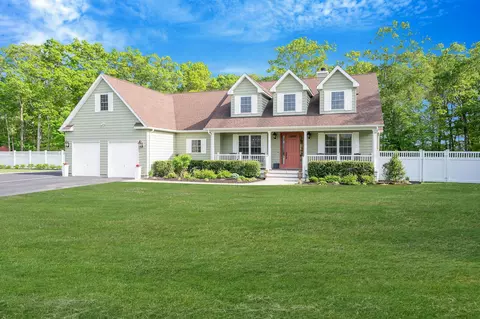 1 Mastro Ct, Baiting Hollow, NY 11933