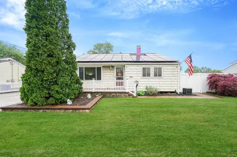 3114 Falcon Ave, Medford, NY 11763