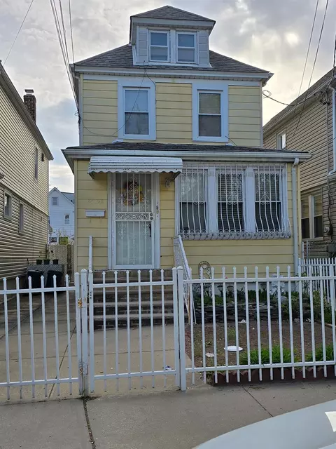 89-28 204 St, New York, NY 11423