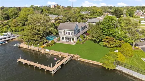 501 Bay 5th St, West Islip, NY 11795