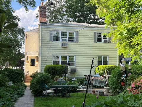 196-19 42nd Rd, Flushing, NY 11358