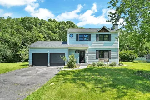 54 Capital Dr, Washingtonville, NY 10992