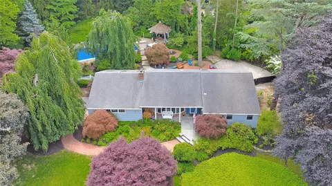27 Fieldview Dr, Northport, NY 11768